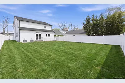 3690 Lufberry Avenue, Wantagh, NY 11793 - Photo 3