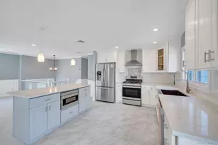 10 Evelyn Dr, Bethpage, NY 11714 - Photo 9