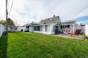 253 Blacksmith Rd S, Levittown, NY 11756 - Photo 25