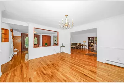 2 Village Drive W, Dix Hills, NY 11746 - Photo 9