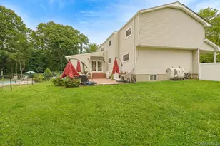 2 Village Dr W, Dix Hills, NY 11746 - Photo 35