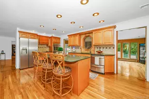 2 Village Dr W, Dix Hills, NY 11746 - Photo 11