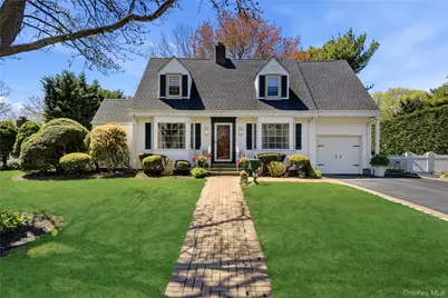 93 S Bay Avenue, Brightwaters, NY 11718 - Photo 1
