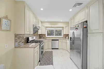 31 Edgemere Drive, Searingtown, NY 11507 - Photo 9