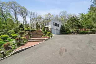 7 Stepping Stone Crescent, Dix Hills, NY 11746 - Photo 3