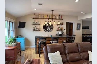 1917 Jackson Avenue, West Islip, NY 11795 - Photo 15