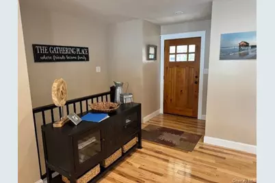 1917 Jackson Avenue, West Islip, NY 11795 - Photo 7
