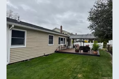 1917 Jackson Avenue, West Islip, NY 11795 - Photo 5
