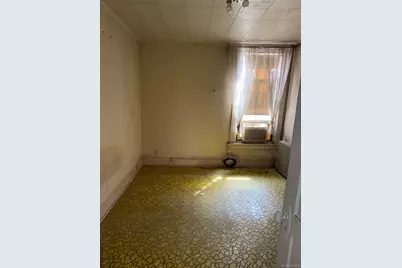 28 Saratoga Avenue, Yonkers, NY 10705 - Photo 9