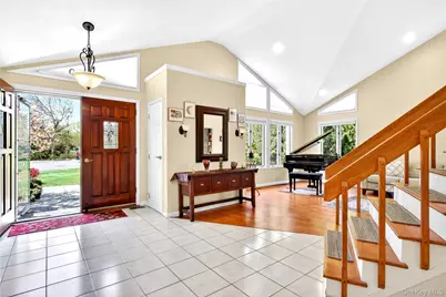 11 Bonnie Lynn Court, Roslyn, NY 11576 - Photo 3