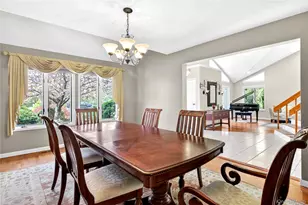 11 Bonnie Lynn Ct, Roslyn, NY 11576 - Photo 9