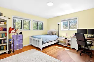 11 Bonnie Lynn Ct, Roslyn, NY 11576 - Photo 17