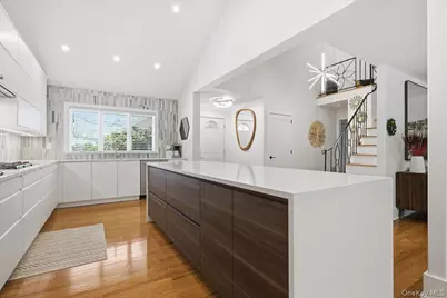 31 Chelsea Drive, Syosset, NY 11791 - Photo 11