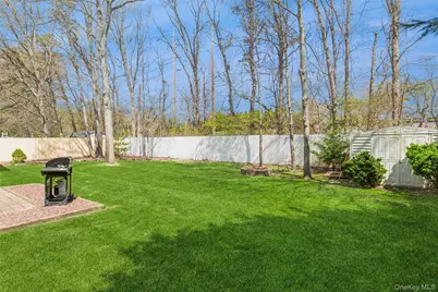 145 Bishop Lane, Holbrook, NY 11741 - Photo 19