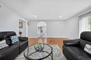 2 Vanderbilt Pkwy, Dix Hills, NY 11746 - Photo 11