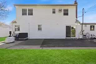 440 Cole Pl, Bethpage, NY 11714 - Photo 3