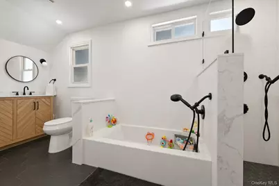 450 Linden Street, West Hempstead, NY 11552 - Photo 17