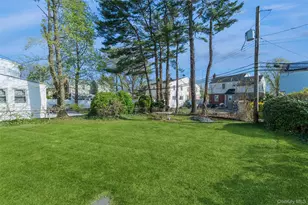 211 Norfeld Blvd, Elmont, NY 11003 - Photo 21