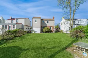 211 Norfeld Blvd, Elmont, NY 11003 - Photo 19