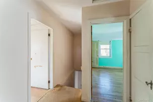 211 Norfeld Blvd, Elmont, NY 11003 - Photo 15