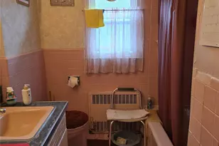 25-44 Bayswater Ave, Far Rockaway, NY 11691 - Photo 11
