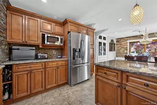 938 Van Buren Ave, Franklin Square, NY 11010 - Photo 11