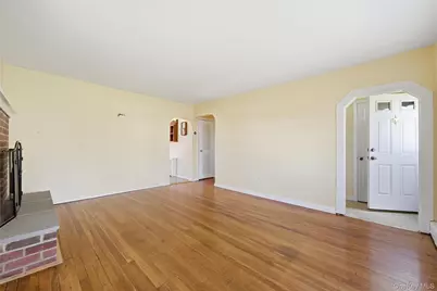 6 Central Avenue, Amityville, NY 11701 - Photo 7
