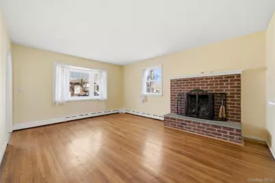 6 Central Avenue, Amityville, NY 11701 - Photo 9