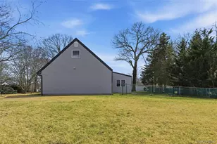 56 Pennaquid Rd, Coram, NY 11727 - Photo 35