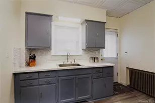 37 Sheridan St, Valley Stream, NY 11580 - Photo 5