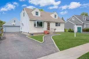 3 Layton Ave, Hicksville, NY 11801 - Photo 33