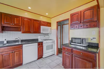 3 Layton Avenue, Hicksville, NY 11801 - Photo 7