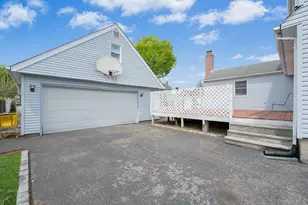 3 Layton Ave, Hicksville, NY 11801 - Photo 29