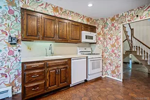 18 Herkimer Ave, Jericho, NY 11753 - Photo 15
