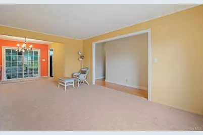 38 Miller Boulevard, Syosset, NY 11791 - Photo 3
