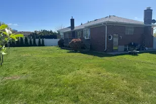 12 Hilton Ct, Hicksville, NY 11801 - Photo 5