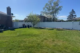 12 Hilton Ct, Hicksville, NY 11801 - Photo 3