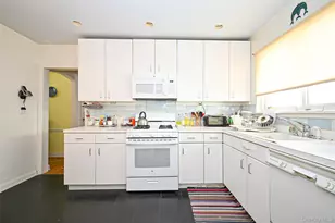 75-64 180th St, Fresh Meadows, NY 11366 - Photo 3