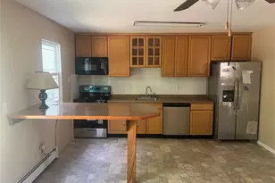 11 Park Manor Ct, Glen Cove, NY 11542 - Photo 7