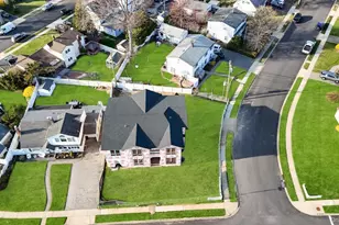 2 Poppy Ln, Levittown, NY 11756 - Photo 29