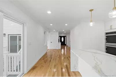 219 Granada Parkway, Lindenhurst, NY 11757 - Photo 5