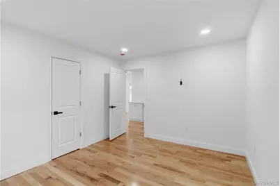 219 Granada Parkway, Lindenhurst, NY 11757 - Photo 17