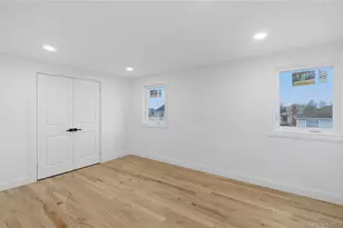 219 Granada Pkwy, Lindenhurst, NY 11757 - Photo 21