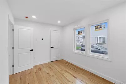 219 Granada Parkway, Lindenhurst, NY 11757 - Photo 19