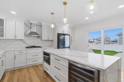 219 Granada Parkway, Lindenhurst, NY 11757 - Photo 13