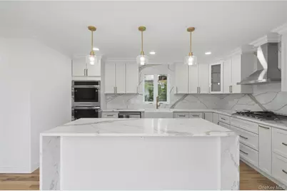 219 Granada Parkway, Lindenhurst, NY 11757 - Photo 11