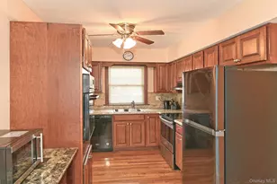 18 Kilburn Ave, Huntington Station, NY 11746 - Photo 11