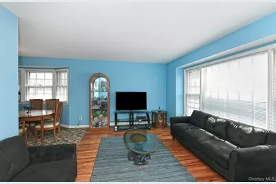 18 Kilburn Avenue, Huntington Station, NY 11746 - Photo 5