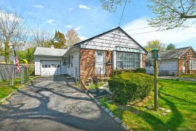 18 Kilburn Avenue, Huntington Station, NY 11746 - Photo 1