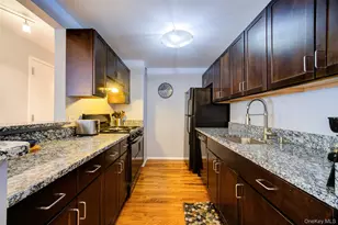150 Featherbed Ln, Bronx, NY 10452 - Photo 15